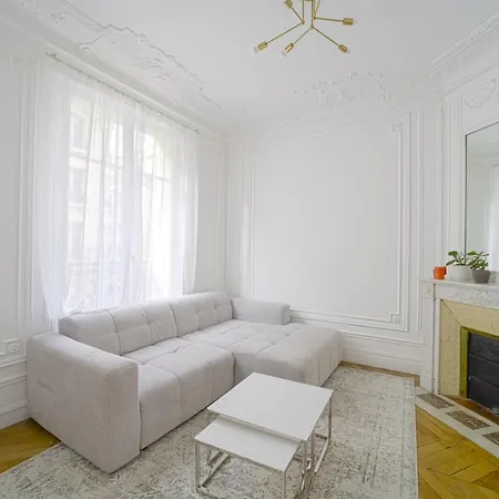 Appartamento Joli Tour Eiffel 2 & Balcon Parigi